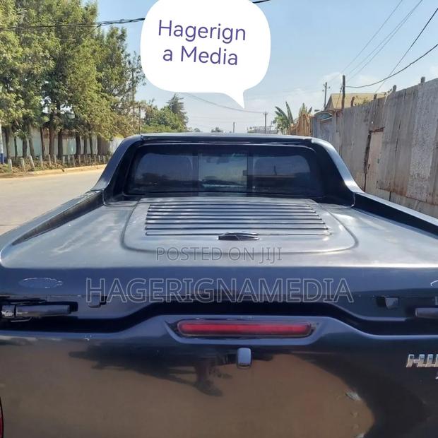 Toyota Hilux 2020 Blue