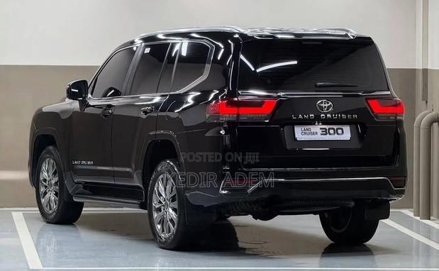 Toyota Land Cruiser 2023 Black