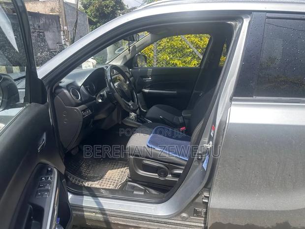 Suzuki Grand Vitara 2021 Gray