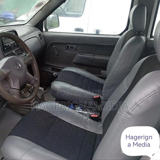 Nissan Hardbody 2012 White