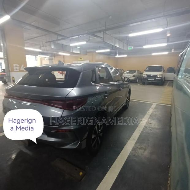 BYD E2 43 kWh 94 hp FWD 2024 Gray