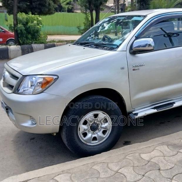 Toyota Hilux 2006 Silver