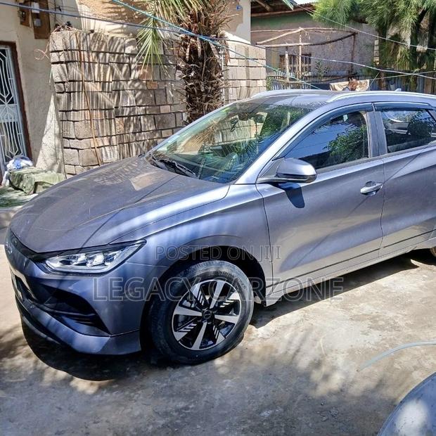 BYD E2 43 kWh 94 hp FWD 2025 Gray