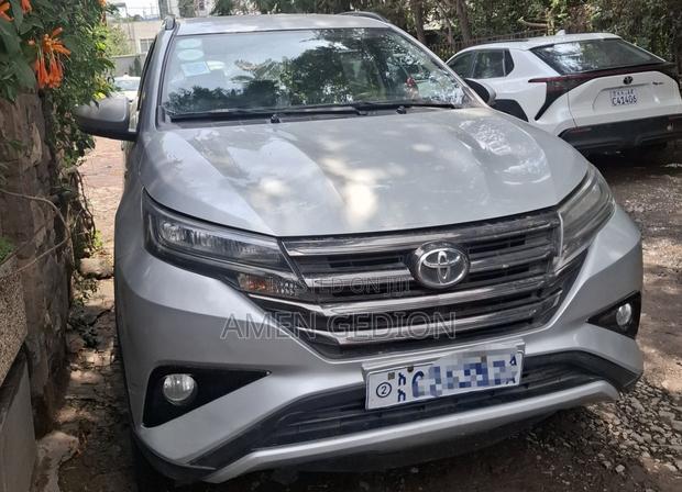 Toyota Rush 2022 Silver