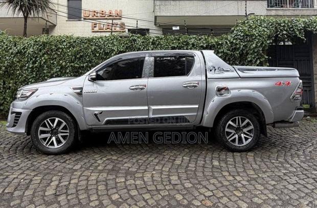 Toyota Hilux 2017 Silver