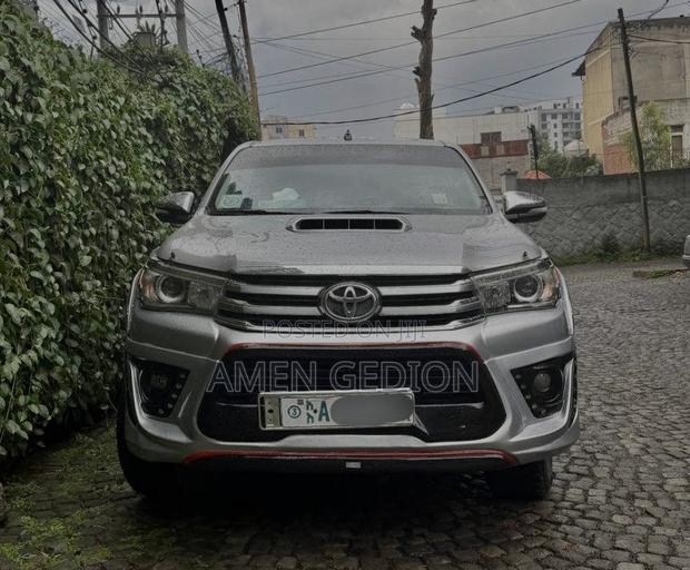 Toyota Hilux 2017 Silver