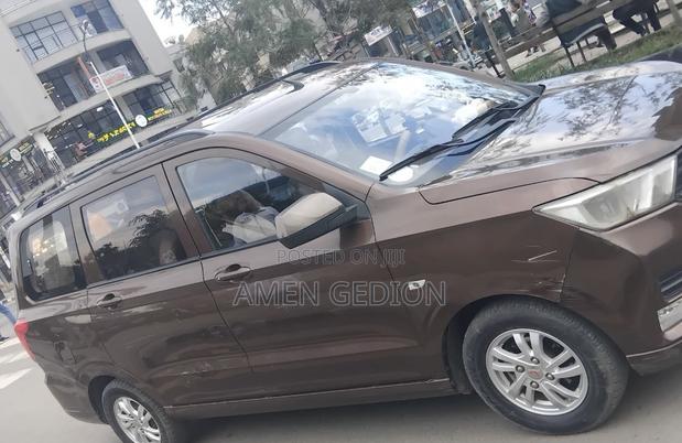 Wuling Hongguang S 2020 Brown
