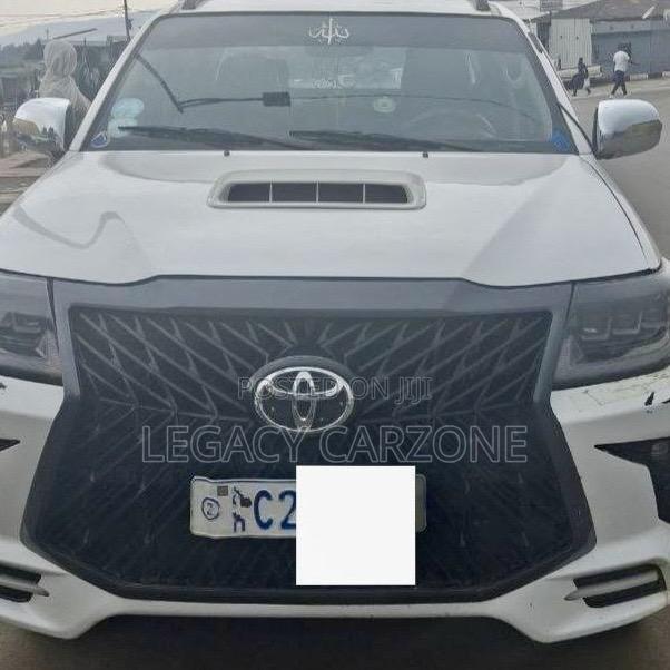 Toyota Hilux 2010 White