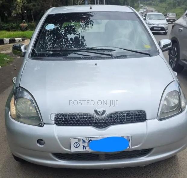 Toyota Vitz 2001 Silver