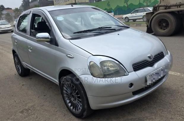 Toyota Vitz 2001 Silver