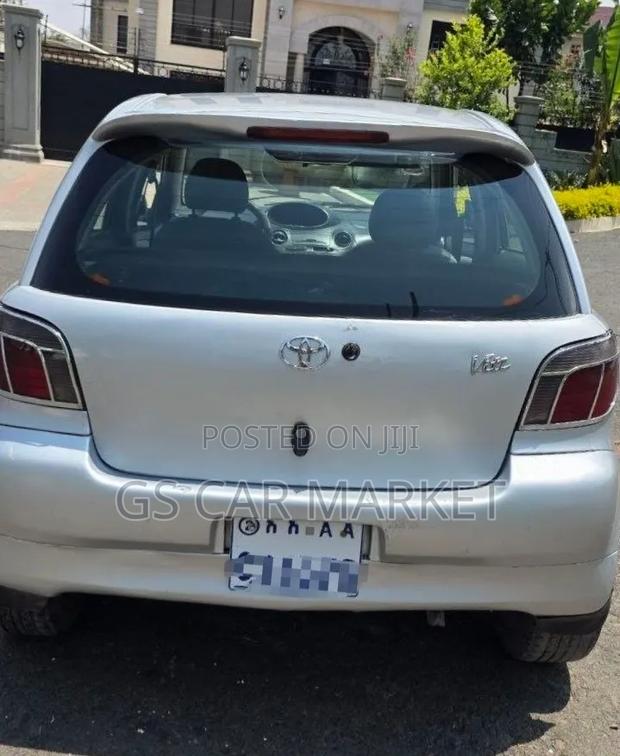 Toyota Vitz 2001 Silver