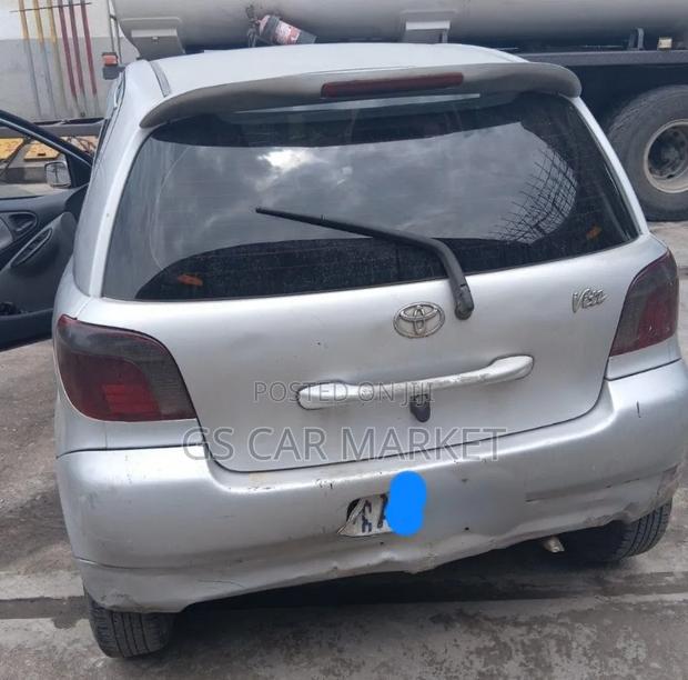 Toyota Vitz 2001 Teal