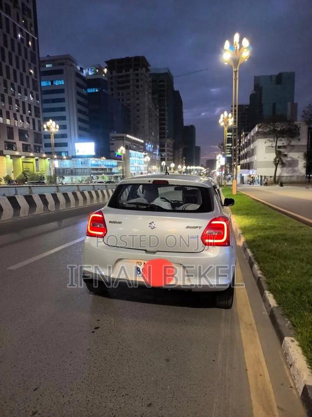 Suzuki Swift 2021 Silver