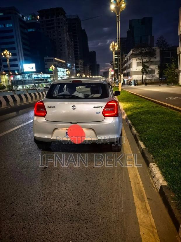 Suzuki Swift 2021 Silver