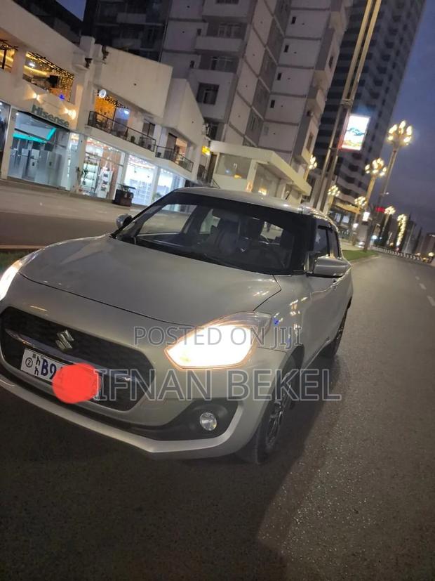 Suzuki Swift 2021 Silver