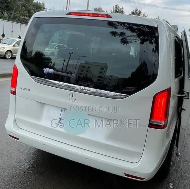 Mercedes-Benz V-Class 2022 White