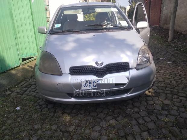 Toyota Vitz 2001 Silver