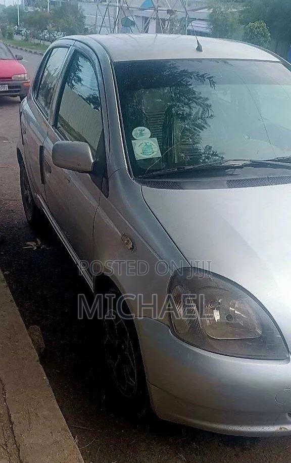 Toyota Vitz 2001 Silver