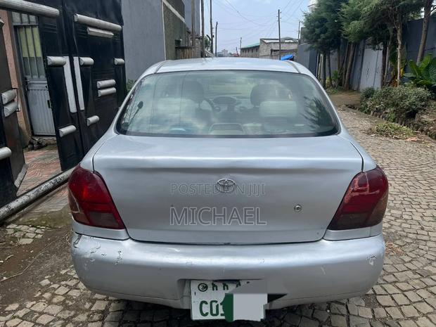Toyota Platz 2001 Silver