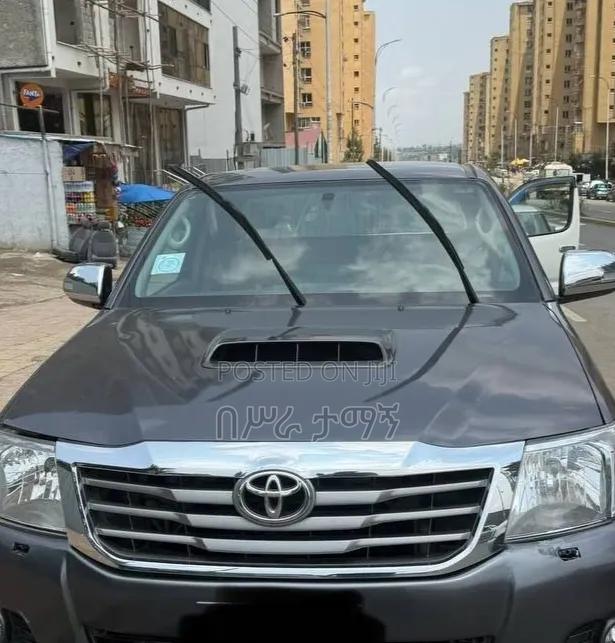 Toyota Hilux 2012 Blue
