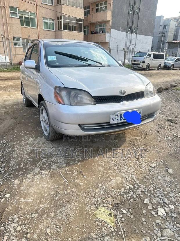 Toyota Platz 2001 Silver