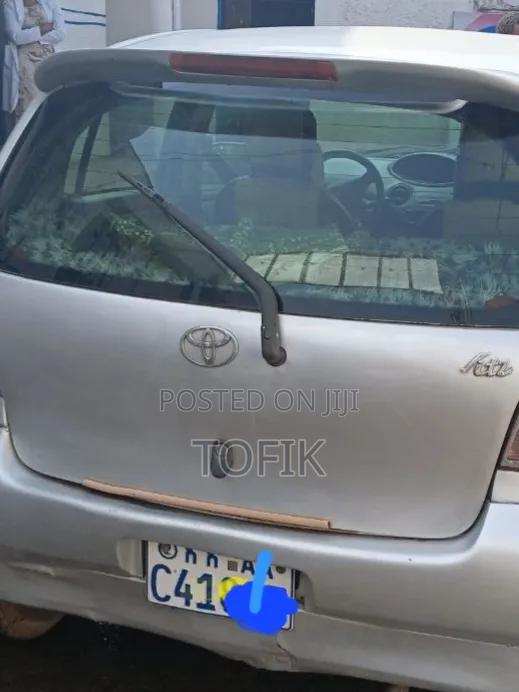 Toyota Vitz 2002 Silver