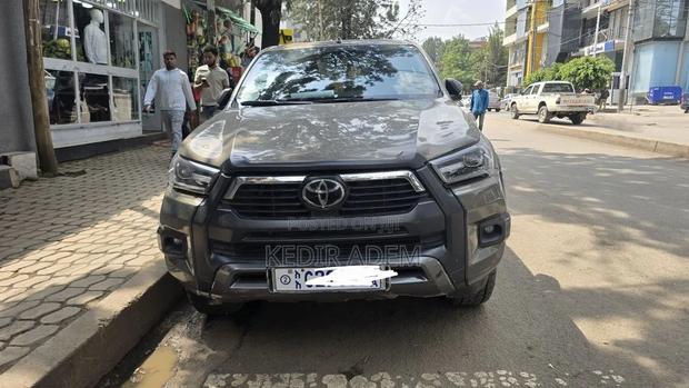 Toyota Hilux 2021 Gray