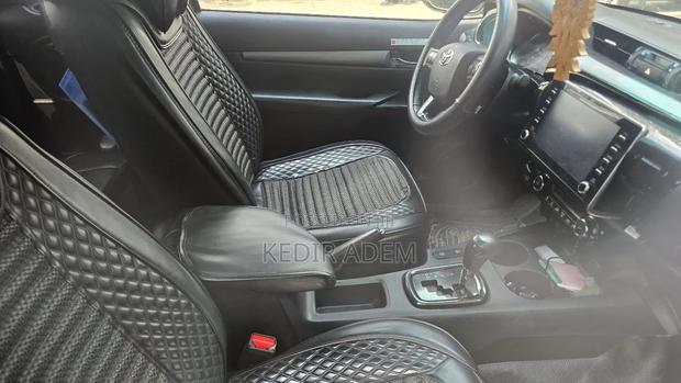 Toyota Hilux 2021 Gray