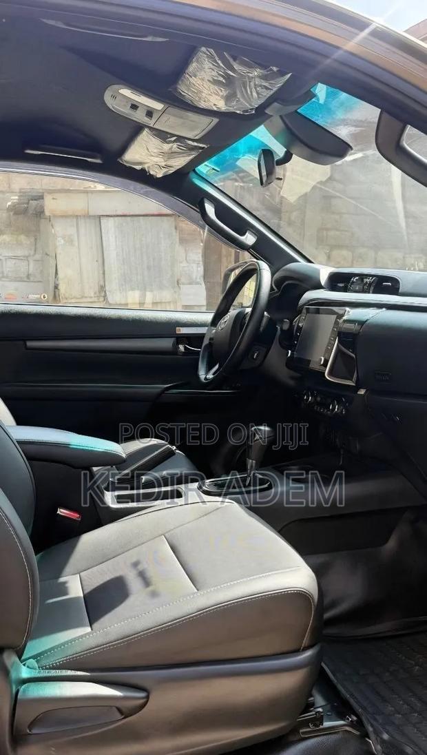 Toyota Hilux 2021 Gray
