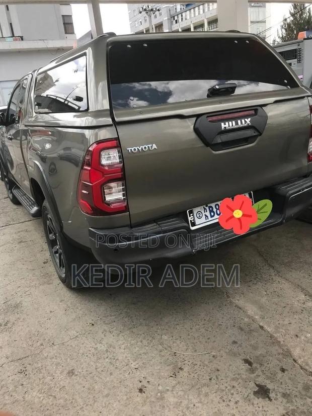 Toyota Hilux 2021 Gray