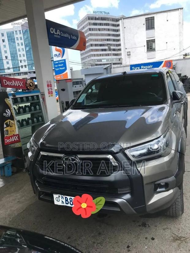 Toyota Hilux 2021 Gray