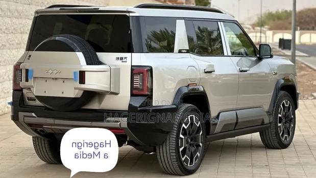 BYD Leopard 8 2.0 Hybrid AWD 2025 Gold