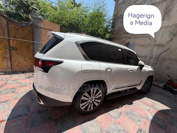 Toyota Land Cruiser 2023 White