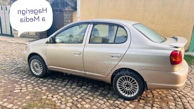 Toyota Platz 2005 Silver
