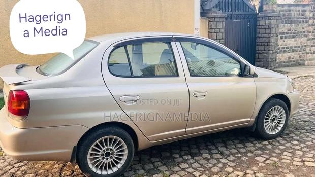 Toyota Platz 2005 Silver