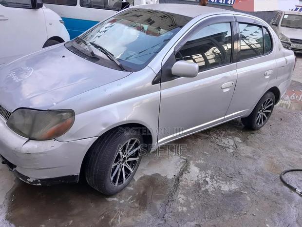 Toyota Platz 2001 Silver