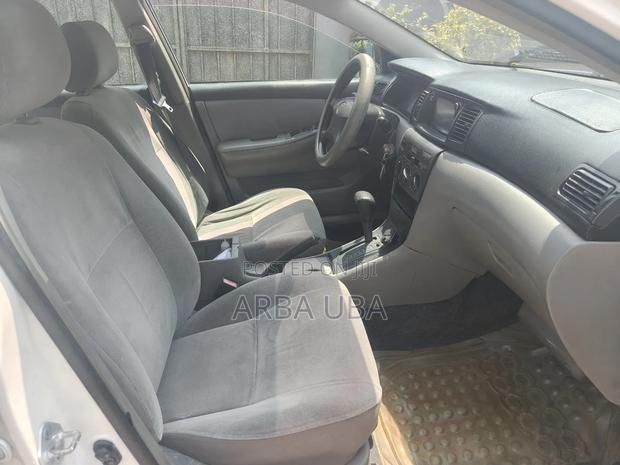 Toyota Corolla 2001 White