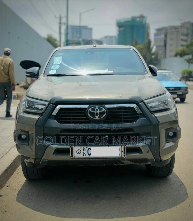 Toyota Hilux 2021 Gray