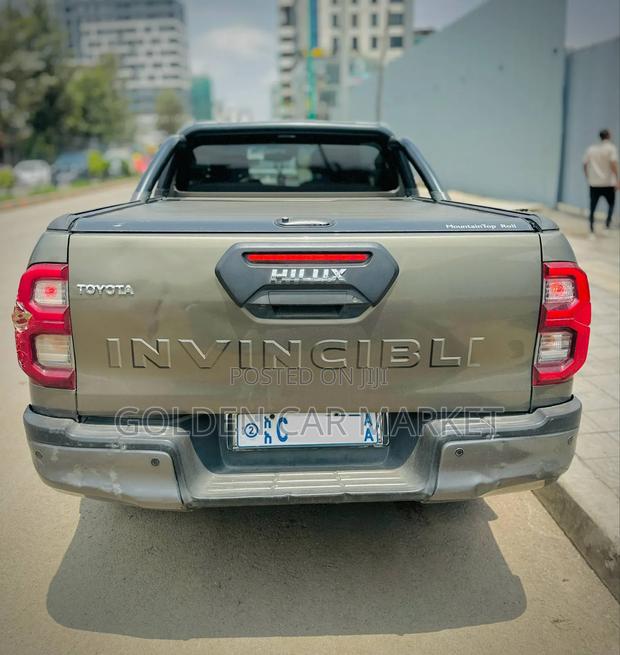 Toyota Hilux 2021 Gray