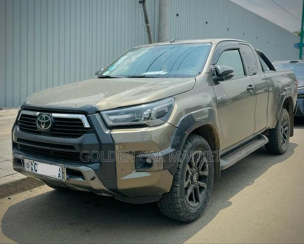 Toyota Hilux 2021 Gray