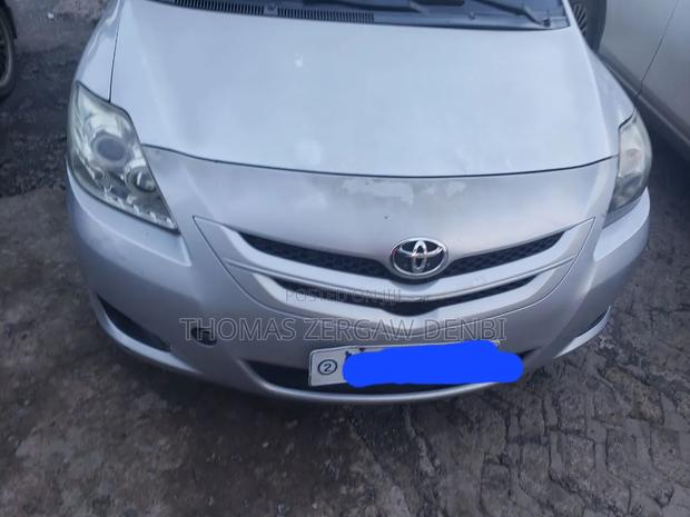 Toyota Belta 2010 Silver