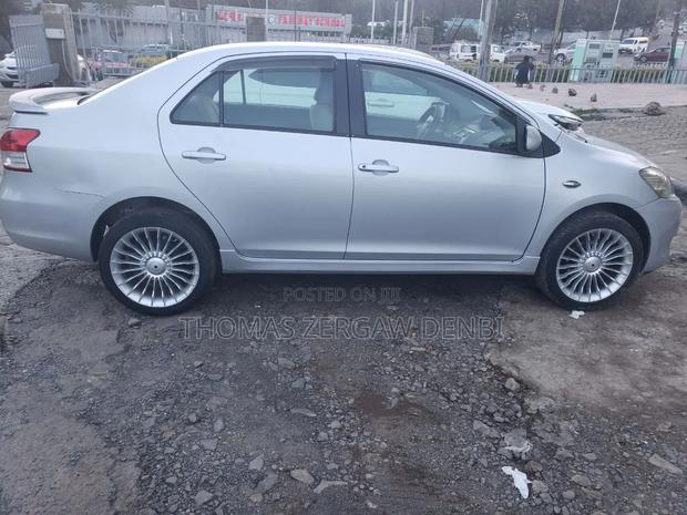 Toyota Belta 2010 Silver
