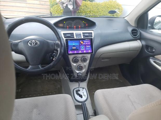 Toyota Belta 2010 Silver