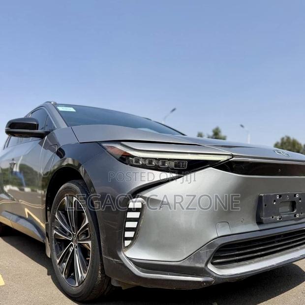 Toyota bZ4X 2023 Silver