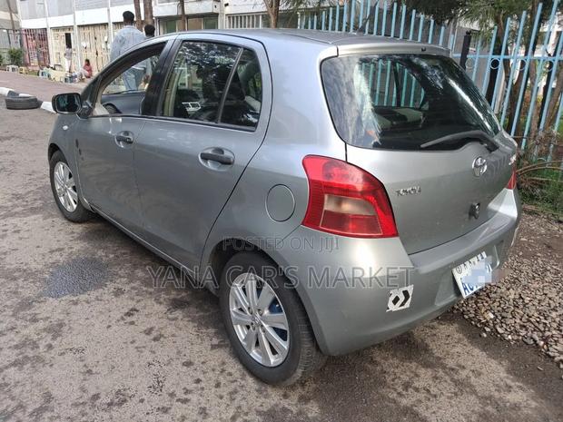 Toyota Yaris 2009 Gray