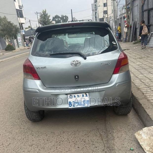 Toyota Yaris 2010 Silver