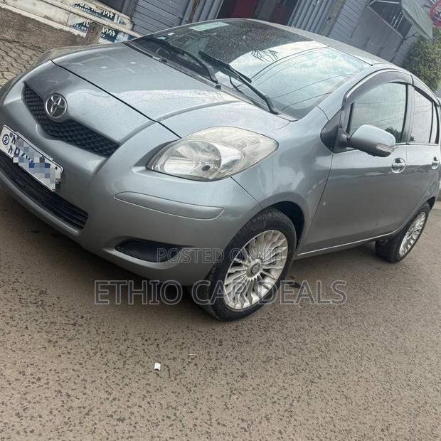 Toyota Yaris 2010 Silver