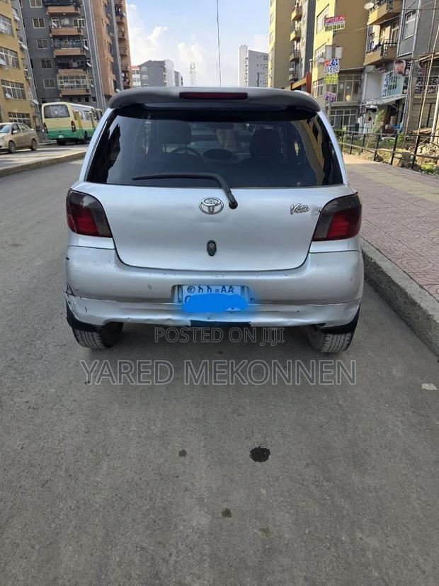 Toyota Vitz 2001 Silver
