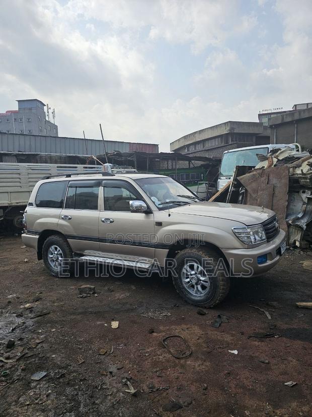Toyota Land Cruiser 2004 Gold