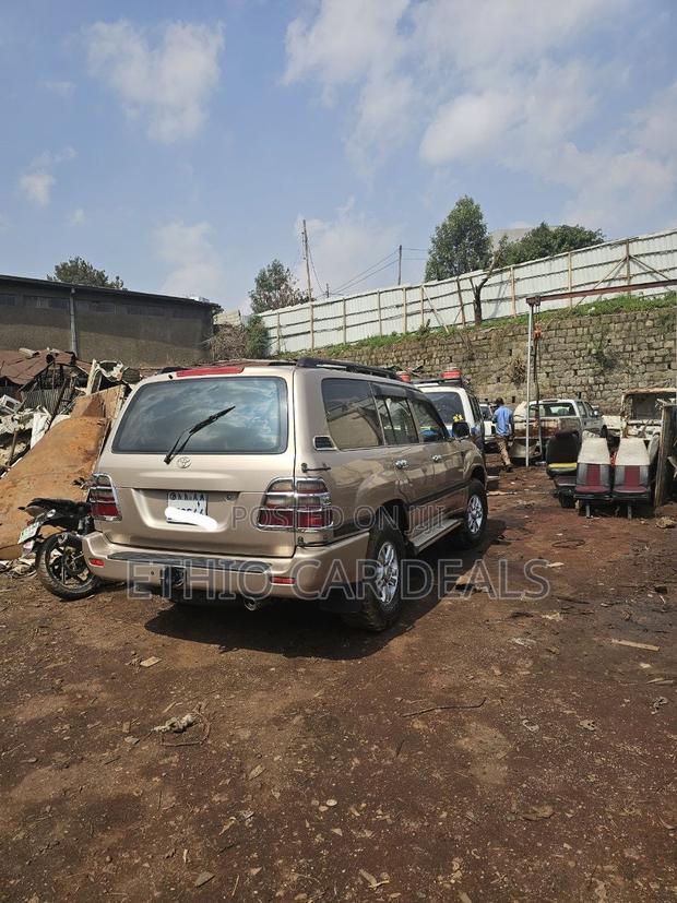 Toyota Land Cruiser 2004 Gold